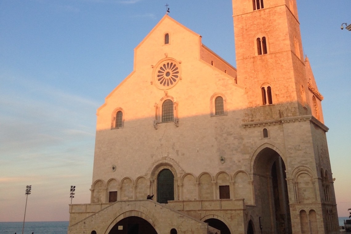 Trani e la sua Cattedrale, identità di pietra a sfidare il cielo